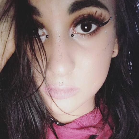 Meet your Posher, Malashia - Picture 1 of 1